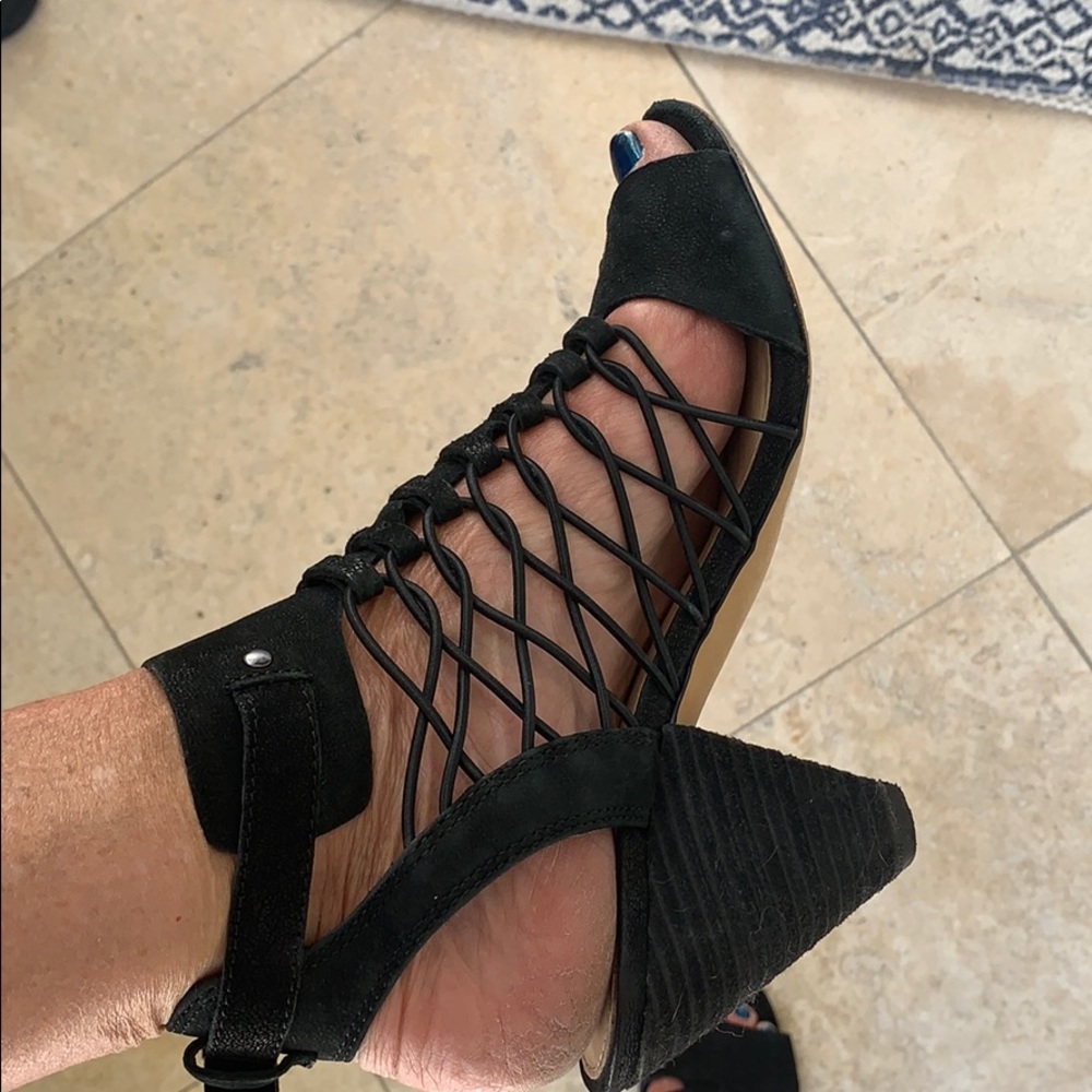 Both pairs-Brown/Black Vince Camuto heels 35$ - Picture 3 of 10